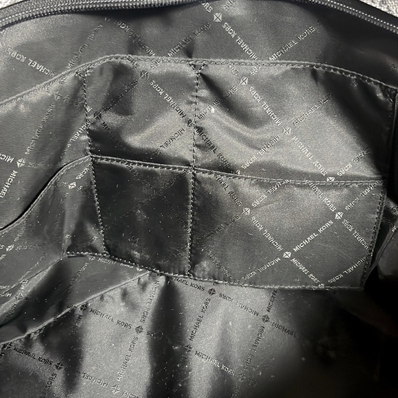 Michael Kors Emry Large Logo Tote Bag - Picture 5 of 8